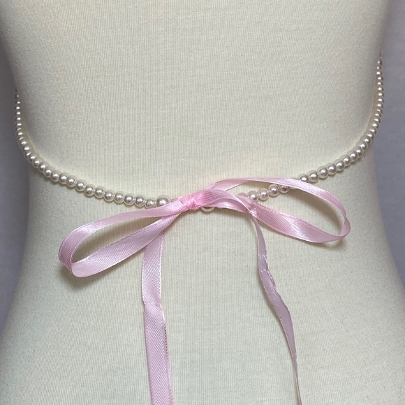 Stunning White Pearl Cage Bra Harness with Ribbon - Picture 14 of 16